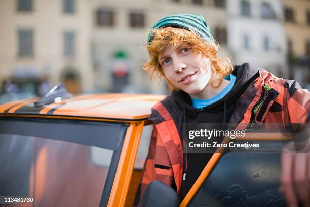 niño de pelo rojo - redhead teen fotografías e imágenes de stock