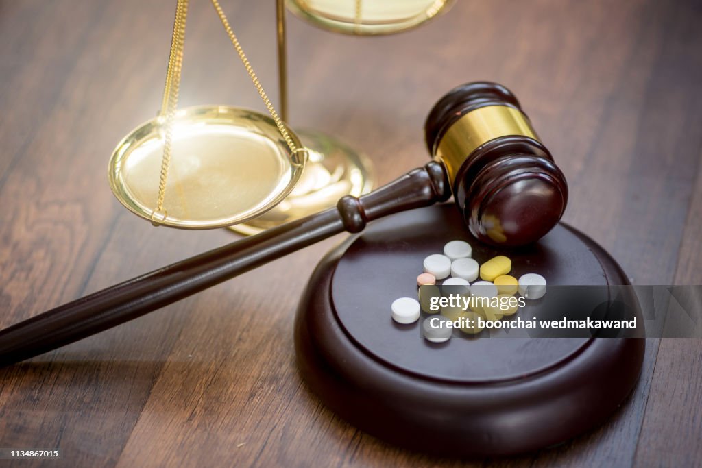 Forensic Medicine. Drug fraud. Illicit drug trafficking. Medicine and law. Trial on medics