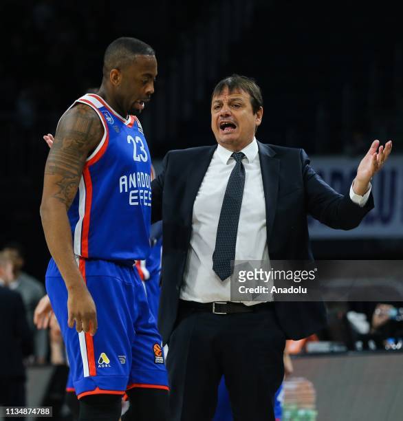 Head coach of Anadolu Efes Ergin Ataman gives tactics to his player James Anderson during Turkish Airlines Euroleague basketball match between...