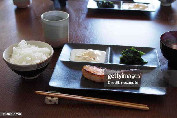 salmon grilled with salt -traditional japanese breakfast- - washoku stock-fotos und bilder