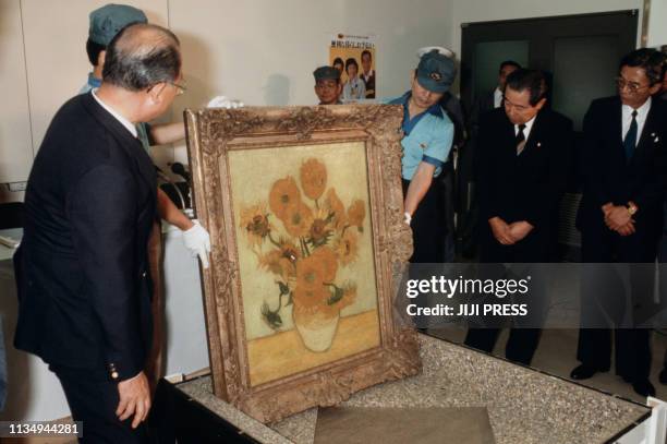 This photo taken on July 20, 1987 shows "Sunflower" by Dutch artist Vincent van Gogh being displayed upon its arrival at the Yasuda Fire and Marine...