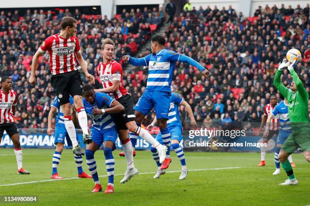 Daniel Schwaab of PSV, Kingsley Ehizibue of PEC Zwolle, Luuk de Jong of PSV, Darryl Lachman of PEC Zwolle, Mickey van der Hart of PEC Zwolle during...