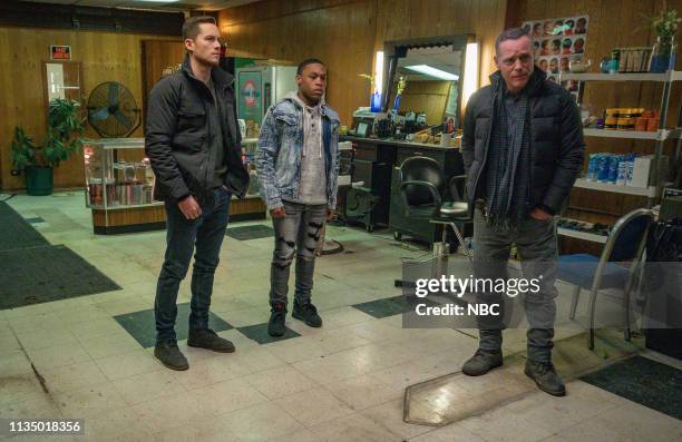 This City" Episode 618 -- Pictured: Jesse Lee Soffer as Det. Jay Halstead, Dre Marquis as Eric Wilson, Jason Beghe as Sgt. Hank Voight --