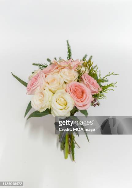 a bunch of pink roses - wedding flowers stock pictures, royalty-free photos & images
