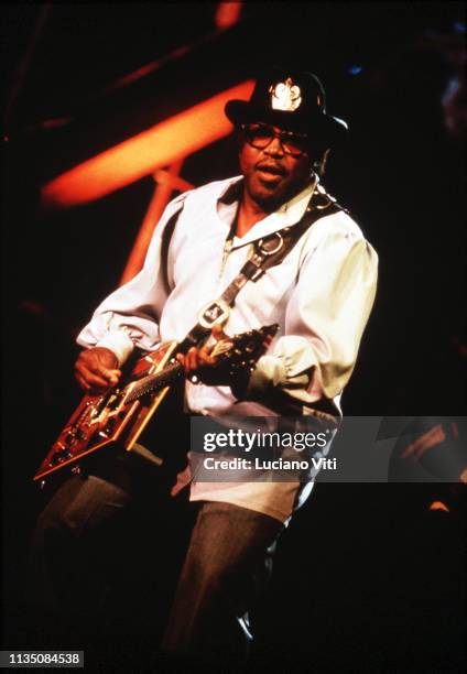 American blues-rock singer-songwriter and guitarist Bo Diddley, 1988 / Bo Diddley, cantante and chitarrista rock-blues, 1988.