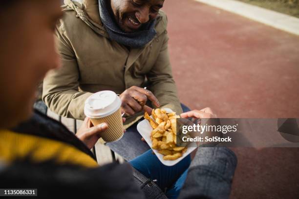 kaffe och chips - deep fried bildbanksfoton och bilder