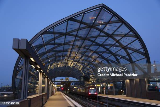 subway station "elbbruecken" - metro hamburg stock-fotos und bilder