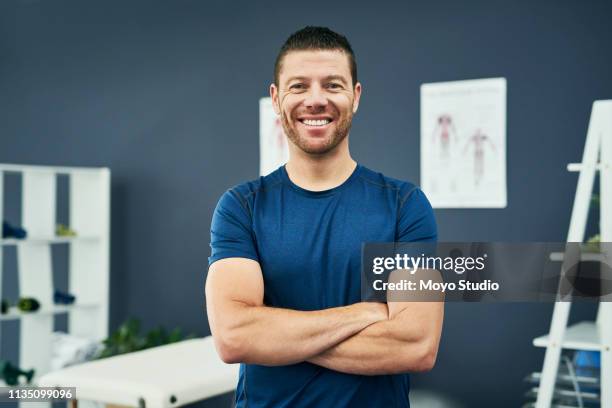 ik hou van doen wat ik doe - chiropractor stockfoto's en -beelden