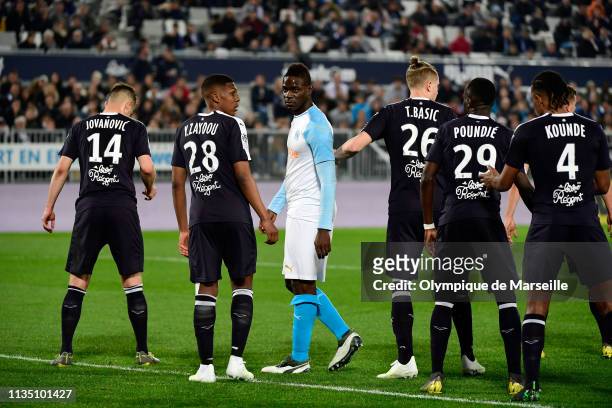 Mario Balotelli of OM reacts near Vukasin Jovanovic , Zaydou Youssouf , Toma Basic , Maxime Poundje and Jules Kounde of Girondins Bordeaux during the...