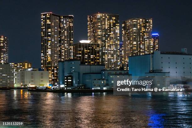 office and residential buildings on tsukishima pier and tokyo bay in japan - tokyo bay fotografías e imágenes de stock