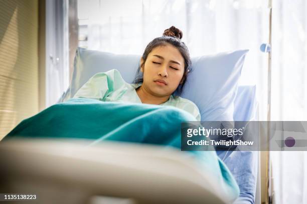 patient with illness in hospital room - morning sickness stock pictures, royalty-free photos & images