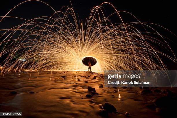 fire steel wool with water reflection - brillos stockfoto's en -beelden