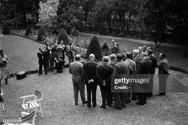 Press photographers take a family picture of the Foreign Ministers of the Committee of Ministers of the Council of Europe on 10 August 1949 in the...