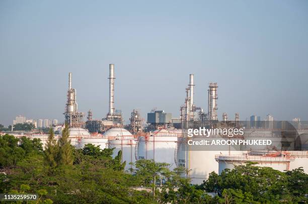 petrochemical industrial plant, oil and gas refinery area - distillation column stock pictures, royalty-free photos & images