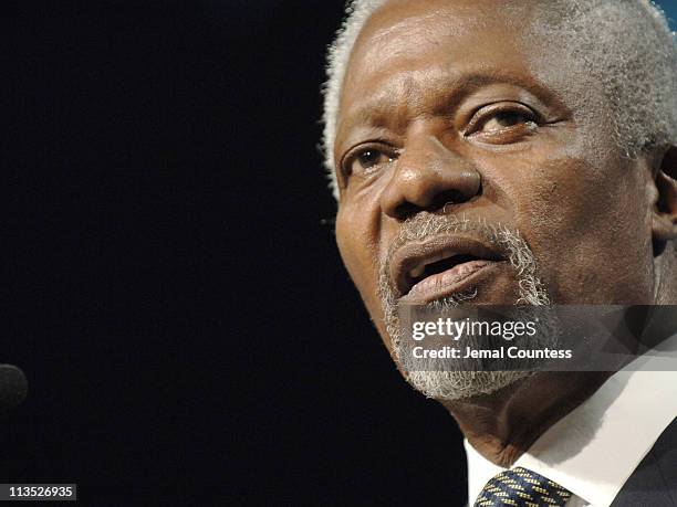 Secretary General Kofi Annan speaks at the opening of the 2006 Clinton Global Initiative Annual Meeting Dinner at the Sheraton Hotel on September 21,...