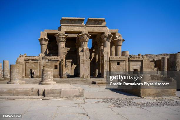 temple of kom ombo in kom ombo, egypt - ruined photos et images de collection