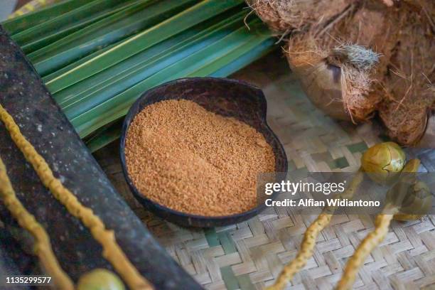 granulated brown sugar - palm sugar stockfoto's en -beelden