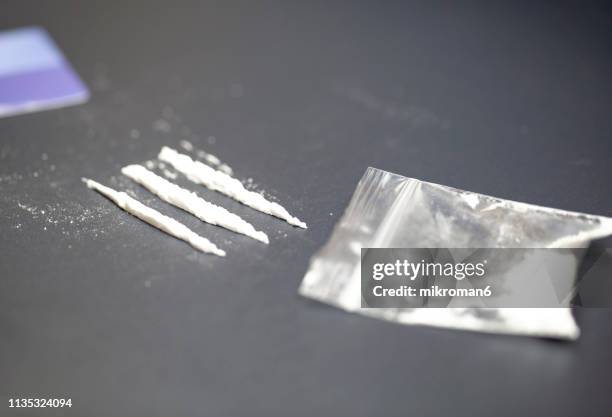 cocaine lines with a credit card - human rights or social issues or immigration or employment and labor or protest or riot or lgbtqi rights or women's rights stock pictures, royalty-free photos & images