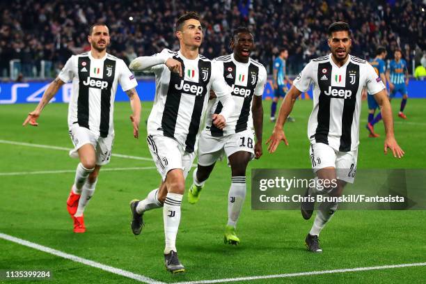 Cristiano Ronaldo of Juventus celebrates scoring his side's third goal during the UEFA Champions League Round of 16 Second Leg match between Juventus...