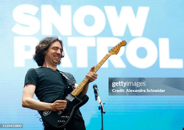 Gary Lightbody of Snow Patrol performs during day 2 of Lollapalooza Sao Paulo 2019 Day 2 on April 06, 2019 in Sao Paulo, Brazil.