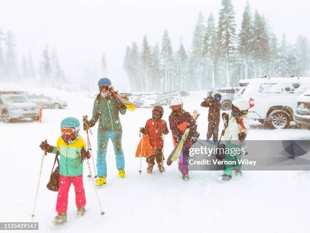 strong female skiers in the high mountains of california - mammoth stock-fotos und bilder