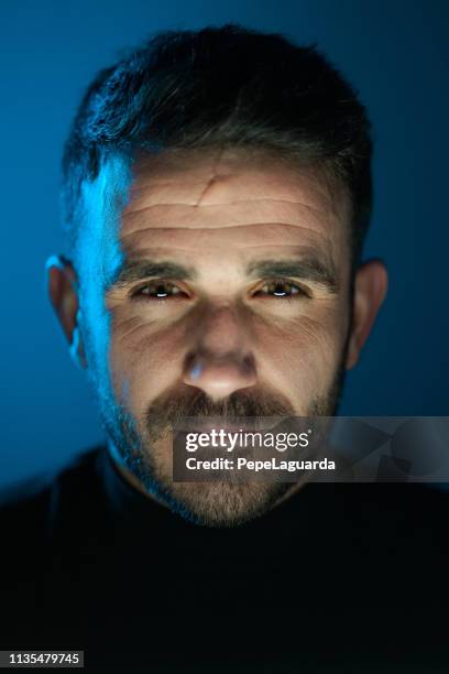 Man Hypnotizing 501 Hypnosis Man Stock Photos, High-Res Pictures, and Images - Getty Images