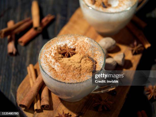 chai latte - masala fotografías e imágenes de stock