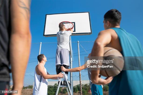 they know what's the teamwork - basketball court stock pictures, royalty-free photos & images