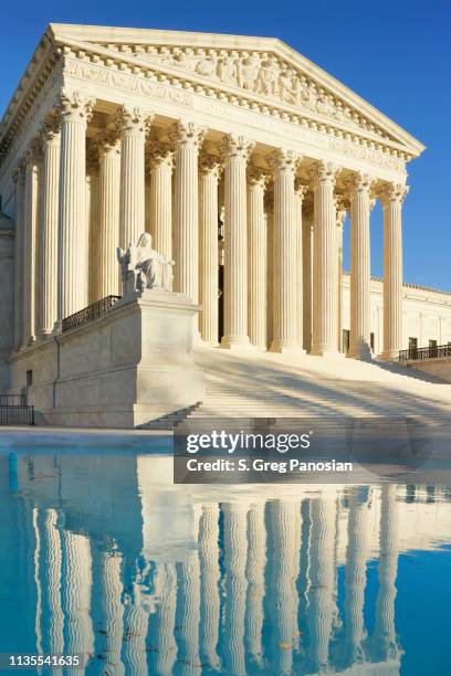 u.s. supreme court building-washington dc - amerikaanse hooggerechtshof stockfoto's en -beelden