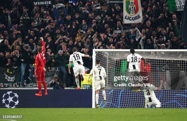 Cristiano Ronaldo of Juventus celebrates at the end of the UEFA Champions League Round of 16 Second Leg match between Juventus and Club de Atletico...