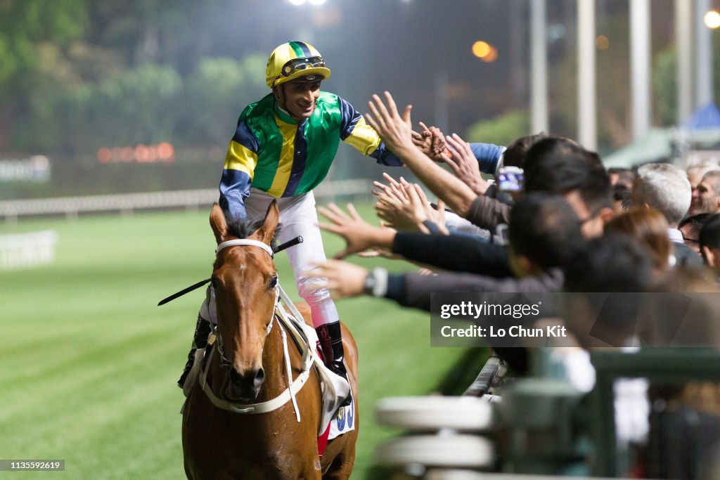 Horse Racing in Hong Kong - Happy Valley Racecourse