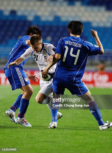 Scott Jamieson of Sydney FC and Oh Beom-Seok of Suwon Samsung Bluewings compete for the ball during the Group H AFC Champions League match between...