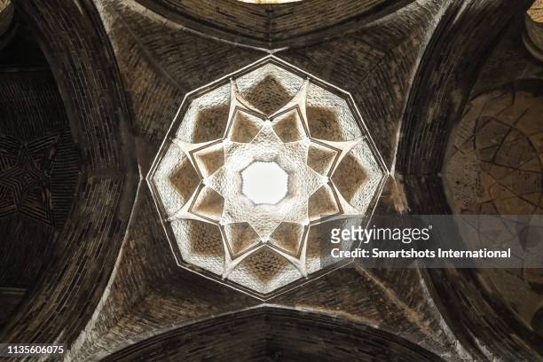 vaulted dome in masjed-e jameh mosque (friday mosque) of isfahan, iran - masjid jami isfahan iran stock pictures, royalty-free photos & images