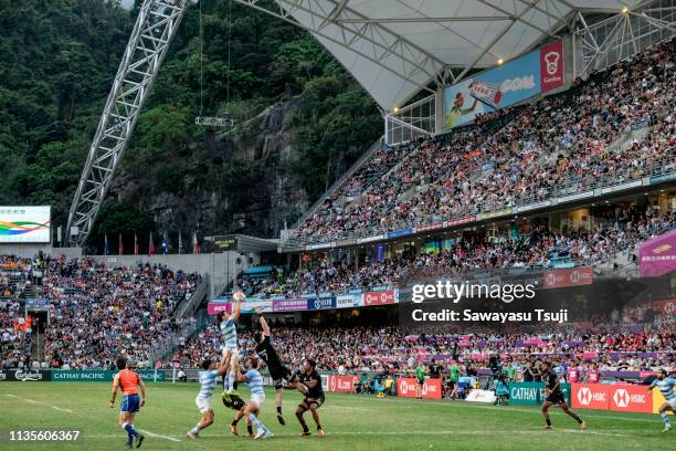 Santiago Alvarez of Argentina wins a line out in their match against New Zealand at 5th Place Play-off on day three of the Cathay Pacific/HSBC Hong...