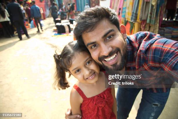 father taking selfie with daughter - india family stock pictures, royalty-free photos & images