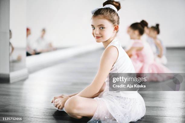 ballet lesson. - saia de bailarina imagens e fotografias de stock