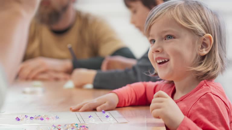 https://media.gettyimages.com/id/1135736309/video/little-girl-counting-and-giving-high-five.jpg?b=1&s=640x640&k=20&c=sBqHl5L8d52i3TDmSNup902cjYvHTVSJb1oku9ZS1BI=