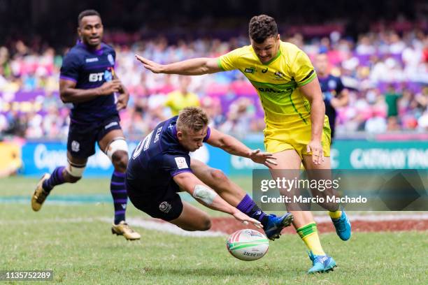 Harvey Elms of Scotland fights for the ball with Dylan Pietsch of Australia during the day three of the Cathay Pacific/HSBC Hong Kong Sevens Bowl...