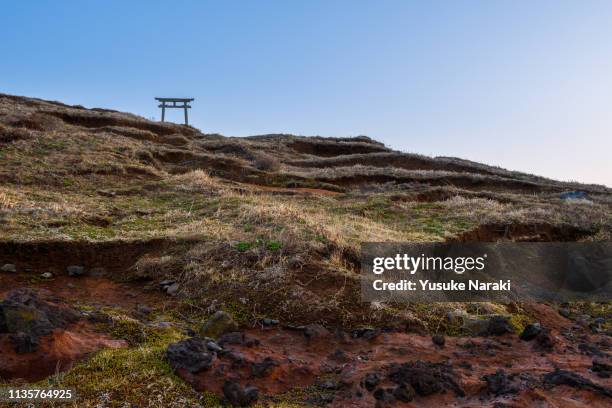 edge of small island - yamaguchi stock pictures, royalty-free photos & images