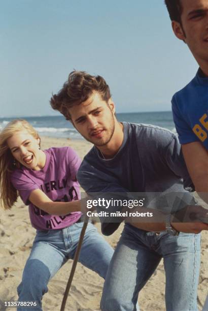 Cast of Beverly Hills, 90210 - Jennie Garth and Jason Priestley