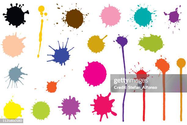 illustrazioni stock, clip art, cartoni animati e icone di tendenza di set vettoriale di blob di input penna. splatter di colore isolato su sfondo bianco - gocciolante