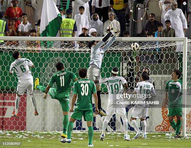 Ali Rabeea Sad Ali Al Adeeb Photos and Premium High Res Pictures - Getty Images