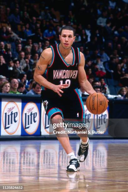 Mike Bibby of the Vancouver Grizzlies handles the ball against the Toronto Raptors on February 21, 1999 at the Air Canada Centre in Toronto, Canada....