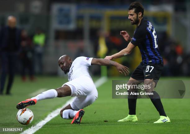 Jetro Willems of Eintracht Frankfurt battles for possession with Antonio Candreva of FC Internazionale during the UEFA Europa League Round of 16...