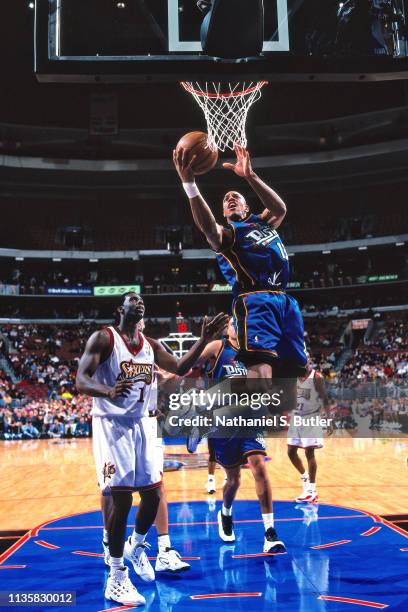 Jerome Williams of the Detroit Pistons shoots the ball against the Philadelphia 76ers on February 9, 1999 at the First Union Center in Philadelphia,...