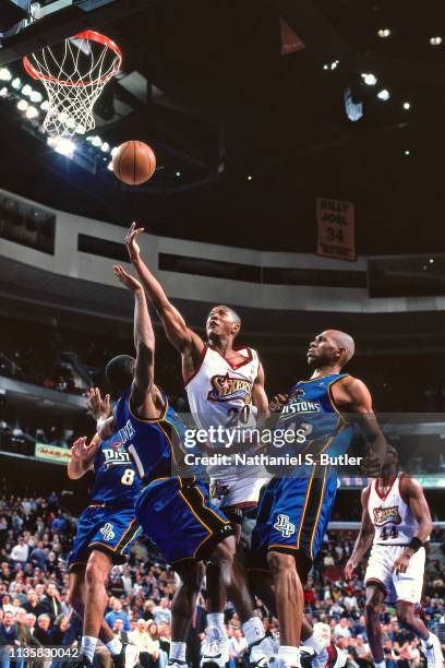 Eric Snow of Philadelphia 76ers shoots the ball against the Detroit Pistons on February 9, 1999 at the First Union Center in Philadelphia,...