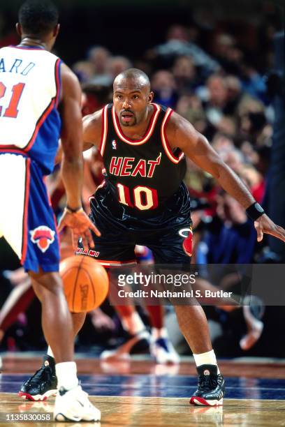 Tim Hardaway of the Miami Heat plays defense against the New York Knicks on February 7, 1999 at the Madison Square Garden in New York, New York. NOTE...