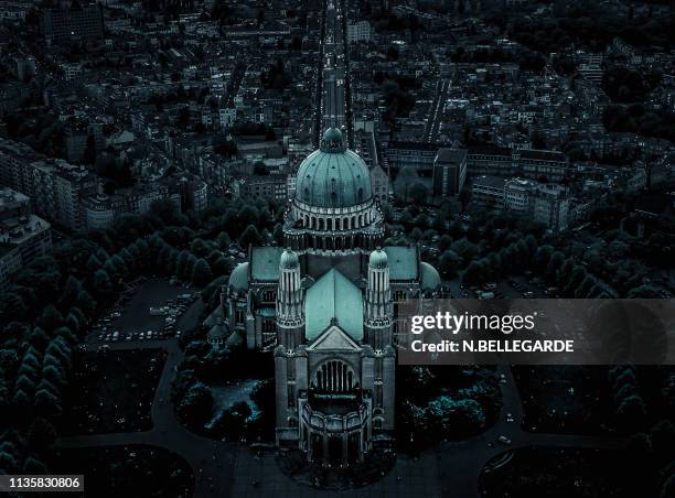 basilica koekelberg - luchtfoto brussel stockfoto's en -beelden