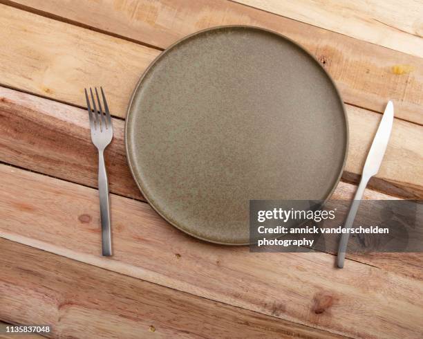 plate, fork and knife. - empty plate foto e immagini stock