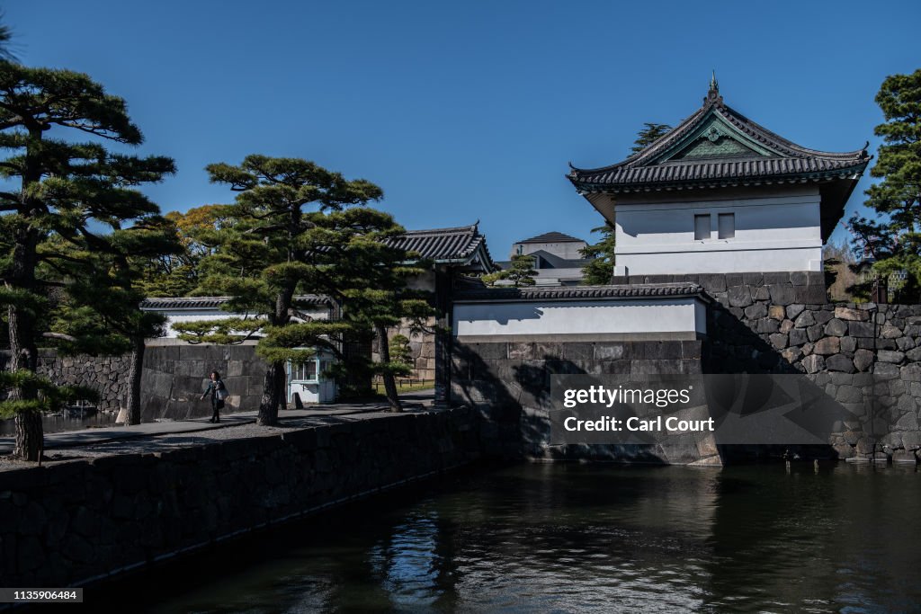 Daily Life Around Tokyo's Imperial Palace